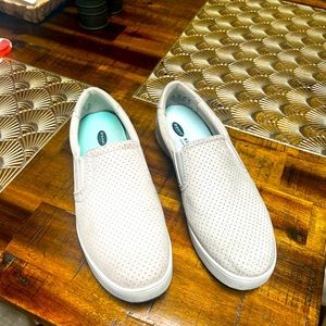 Dr. Scholl’s Nova oyster slip on women’s shoes. 8.5m.